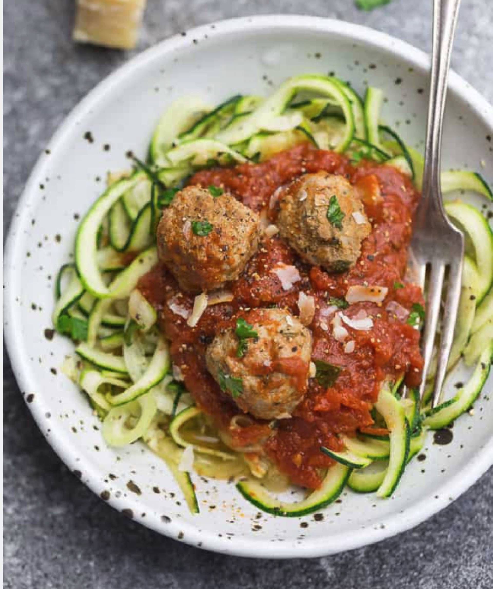 FITNESS: Beef Meatballs with Zoodles (LOW CARB)