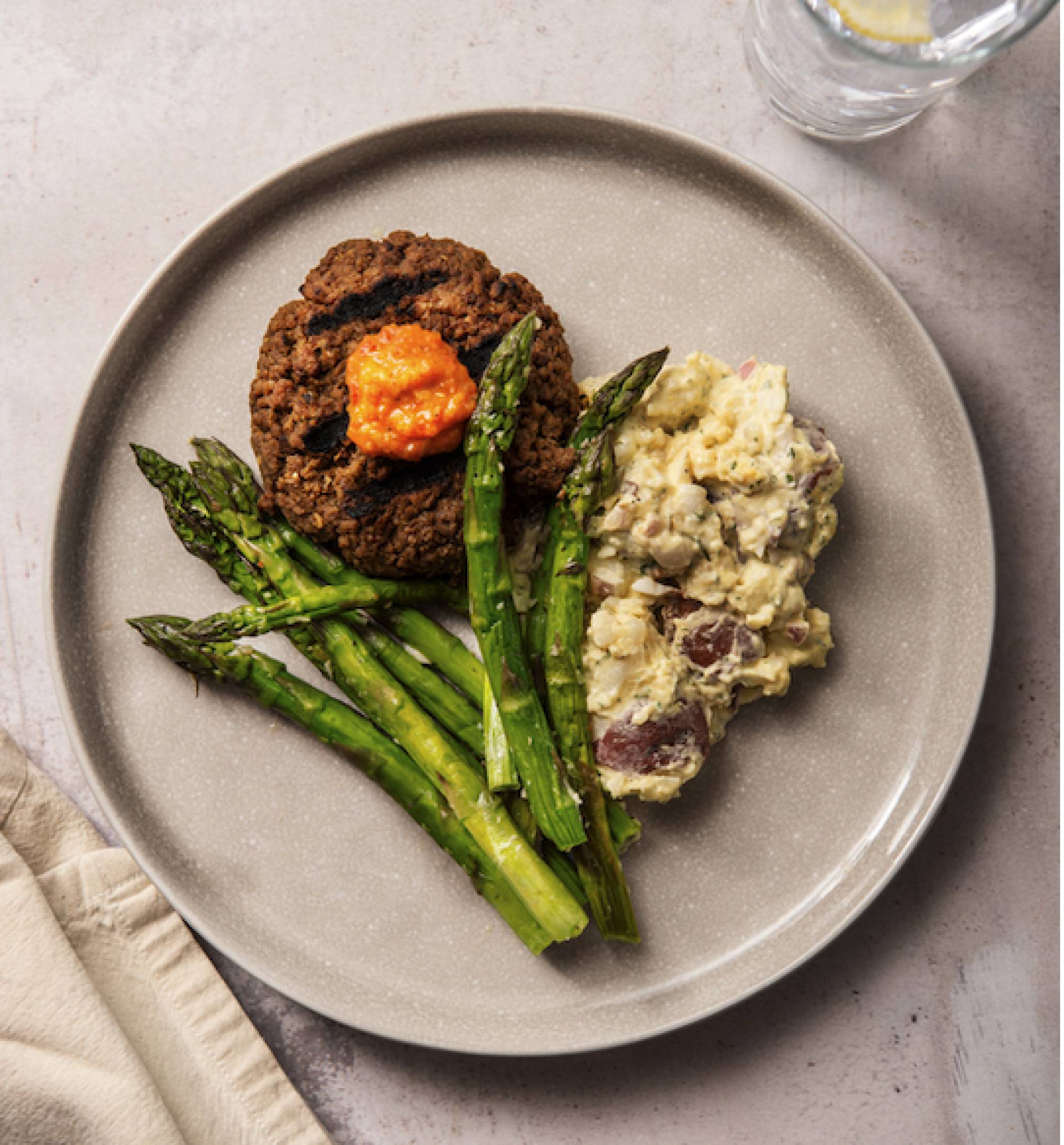 FITNESS: Grilled Beef Patty with Red Pepper Sauce