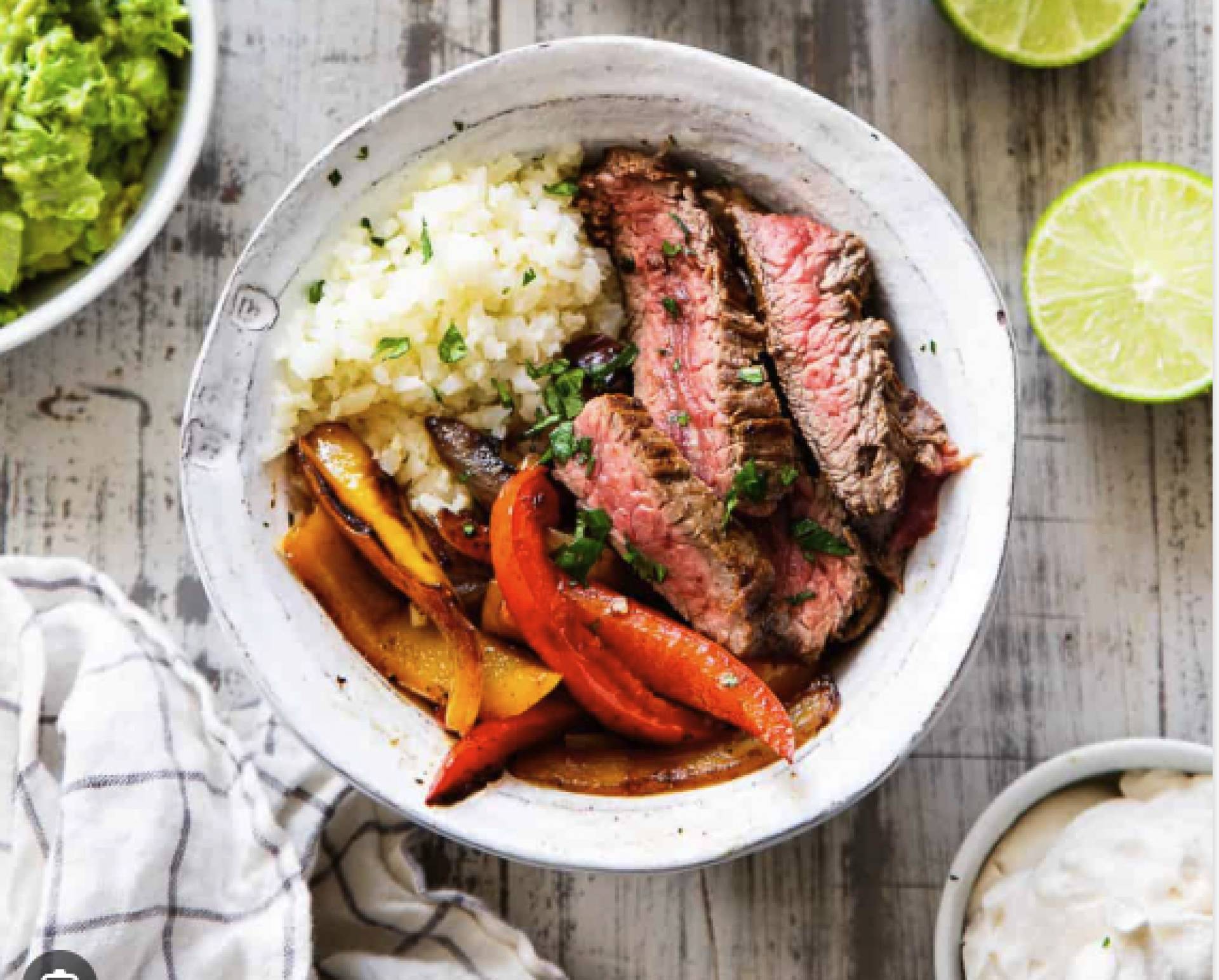 FITNESS: Protein Packed Steak Fajita Bowl (LowCarb)
