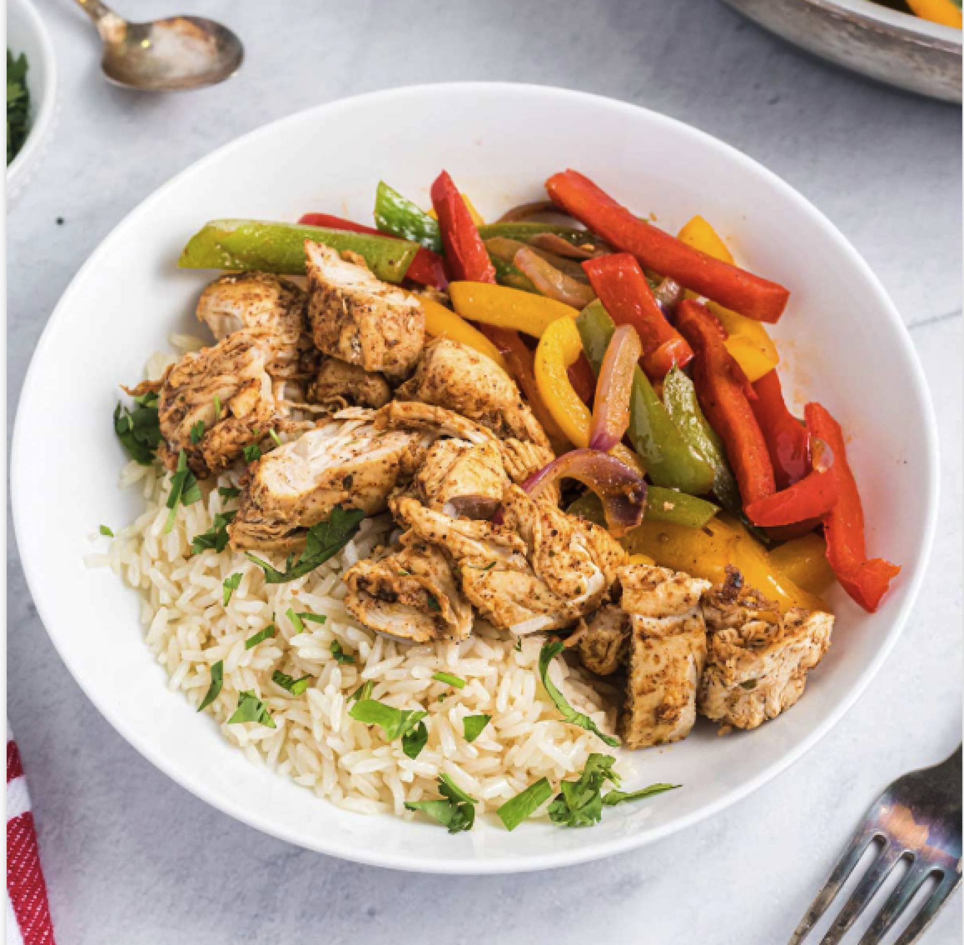 FITNESS: High-Protein Chicken Fajita Bowl